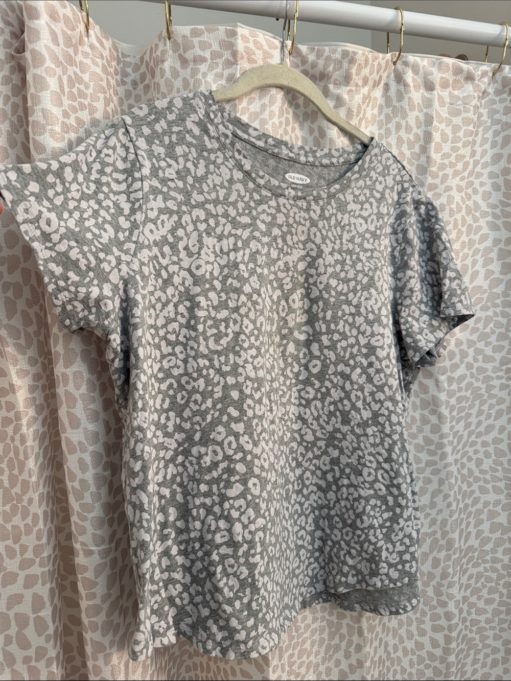 Old Navy Gray & White Leopard-Print Short Sleeve Tee